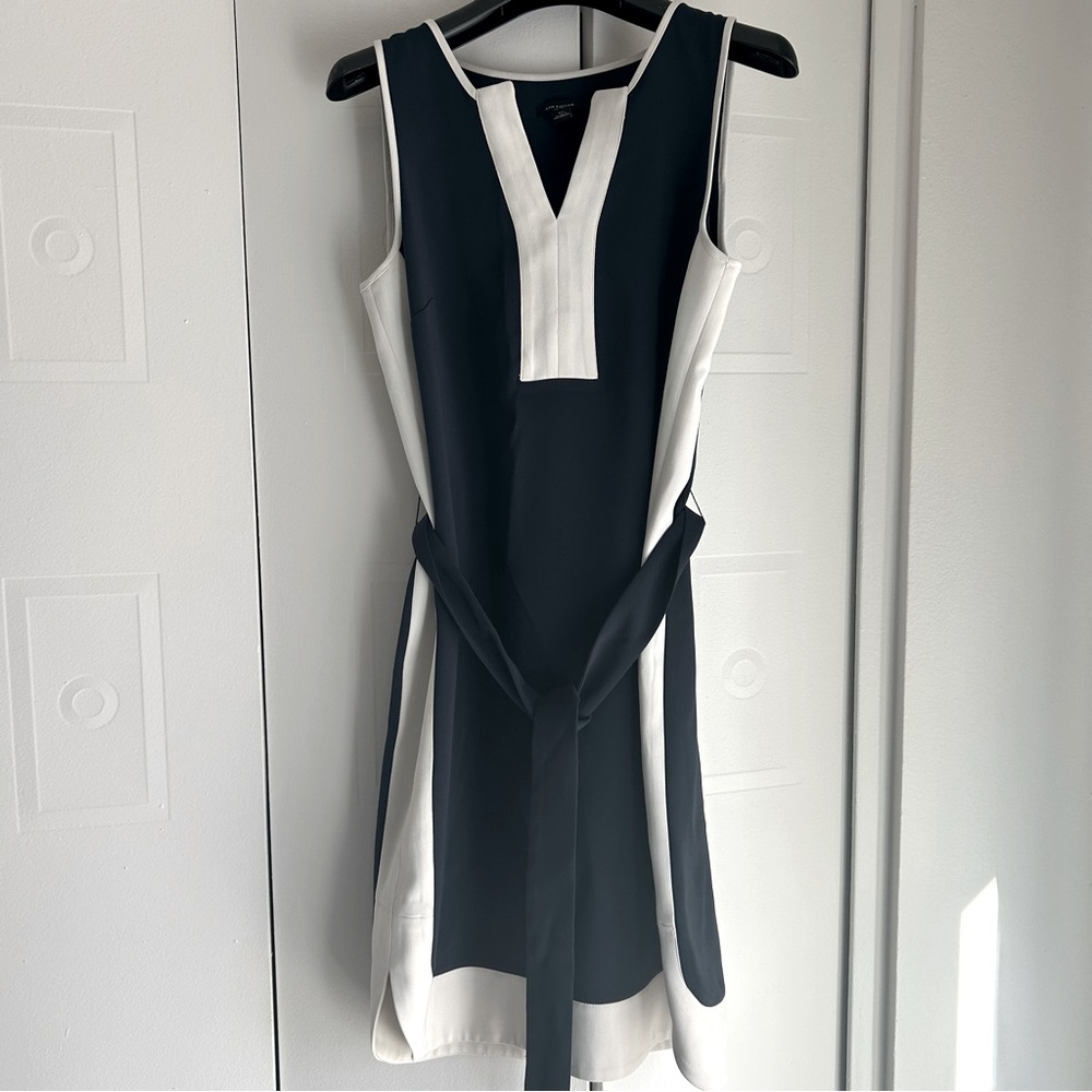 XS Ann Taylor belted sleeveless dress blue/cream washable